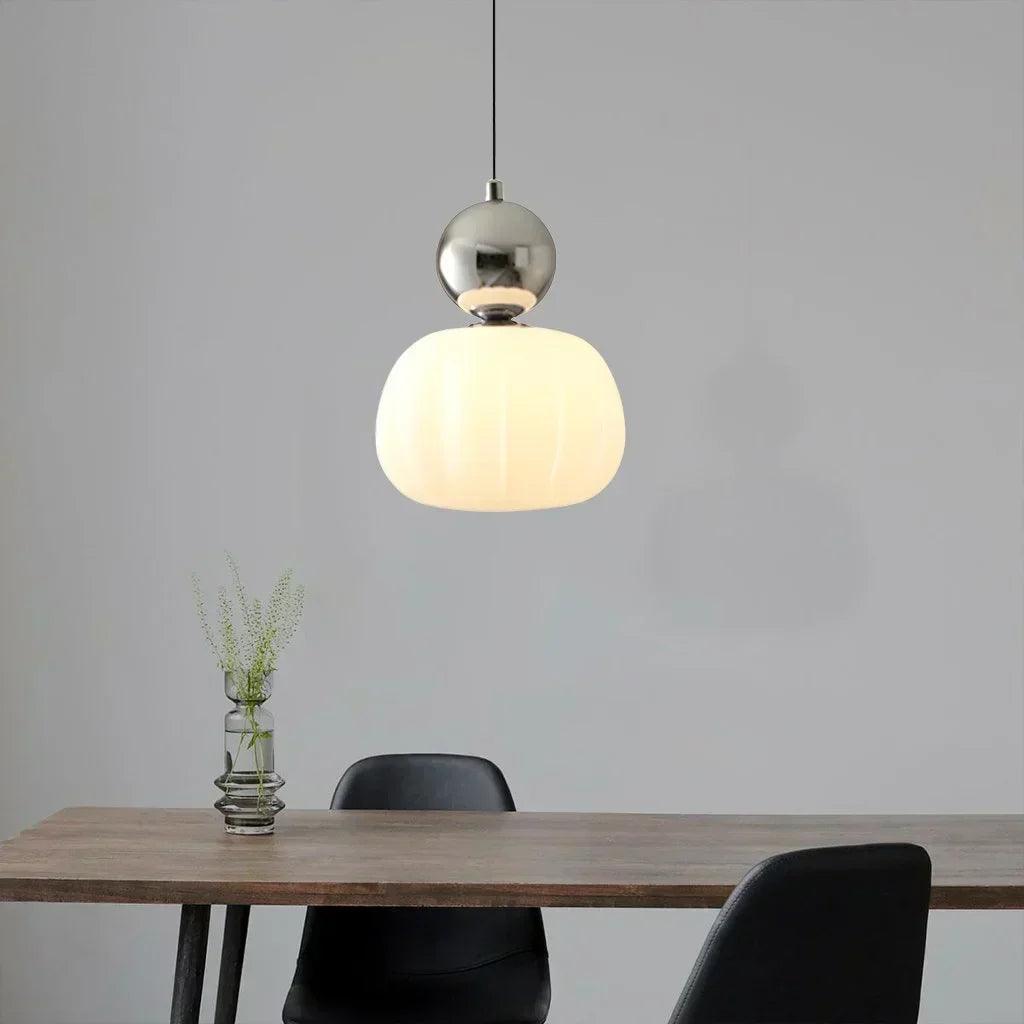 Elegant pendel i art déco-stil med mjuk belysning