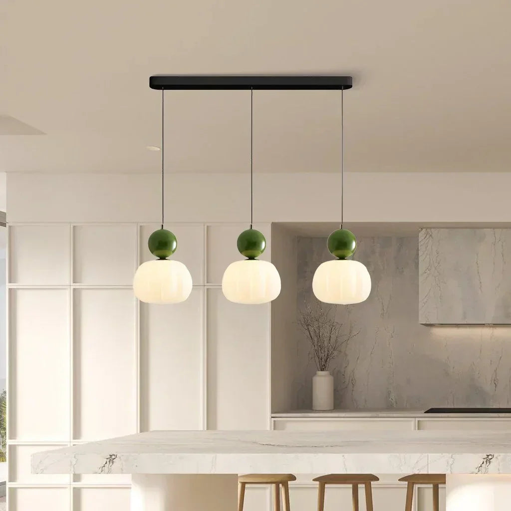 Elegant pendel i art déco-stil med mjuk belysning