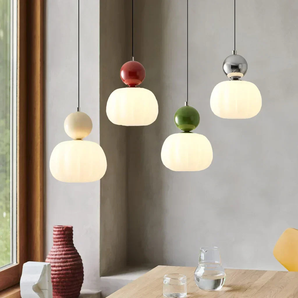 Elegant pendel i art déco-stil med mjuk belysning