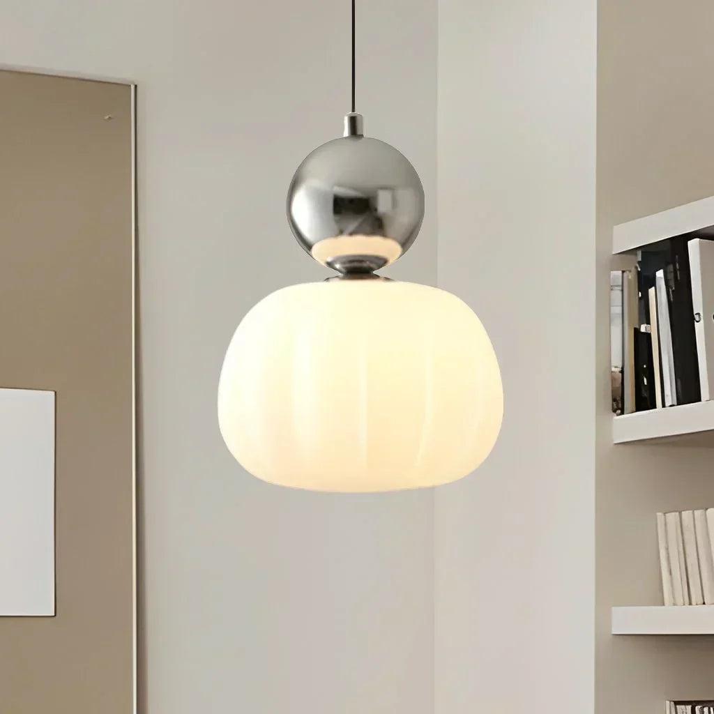 Elegant pendel i art déco-stil med mjuk belysning
