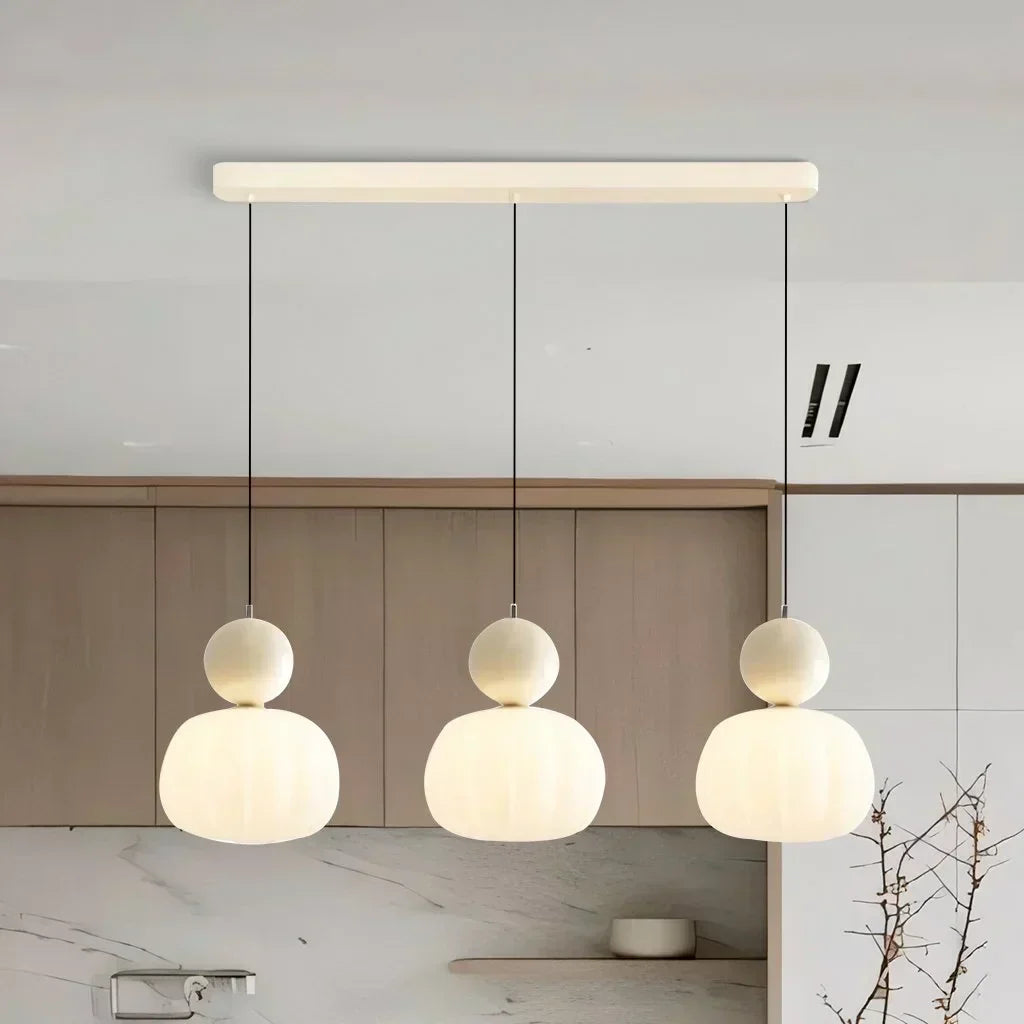 Elegant pendel i art déco-stil med mjuk belysning