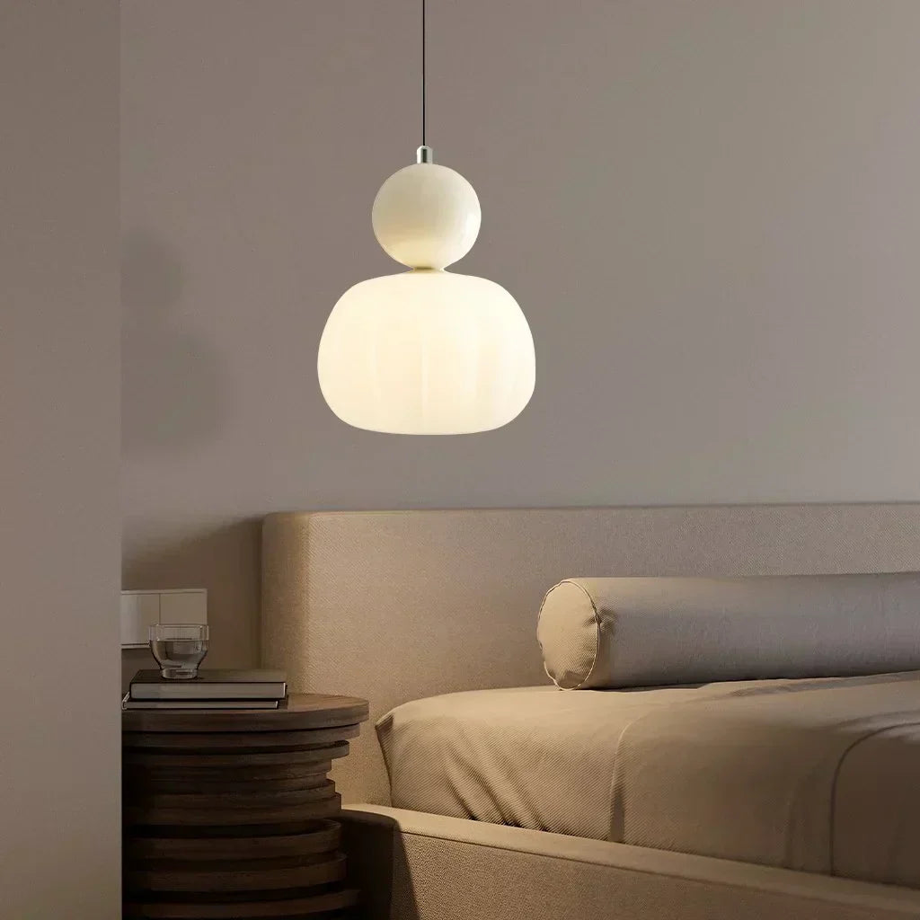 Elegant pendel i art déco-stil med mjuk belysning