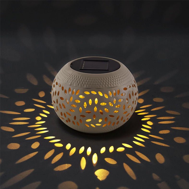 Solarlampe med Magisk Mønster til Haven – Energibesparende Design