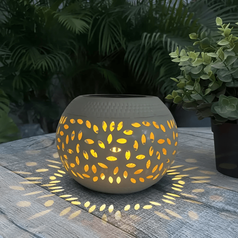 Solarlampe med Magisk Mønster til Haven – Energibesparende Design