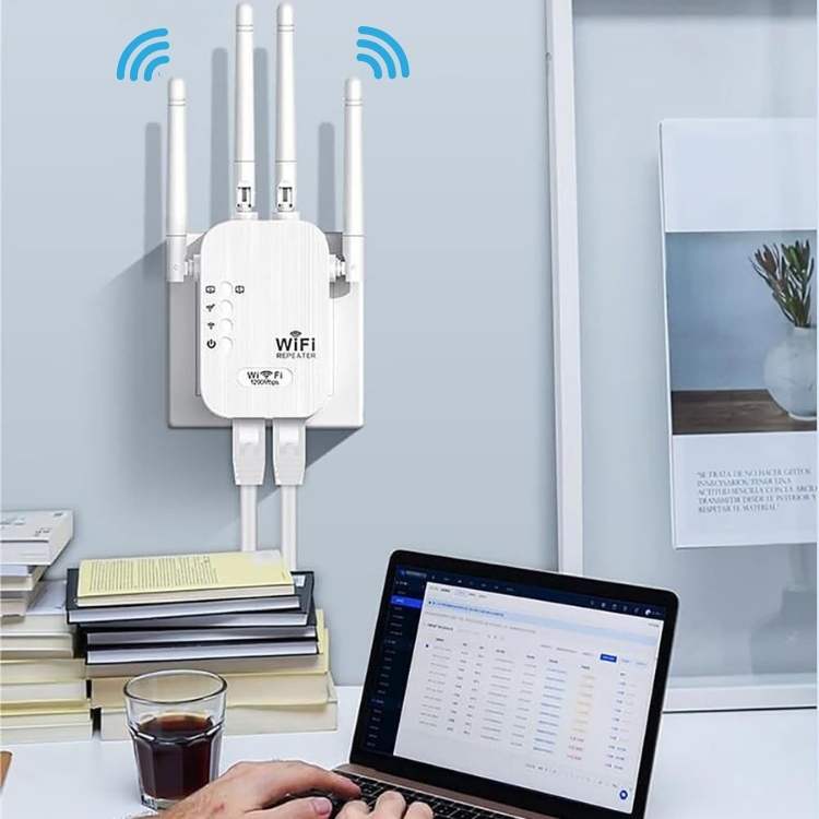 Langdistance Udendørs WiFi Booster | Dual-Band, 1200Mbps Hastighed for Total Dækning i Have & Garage
