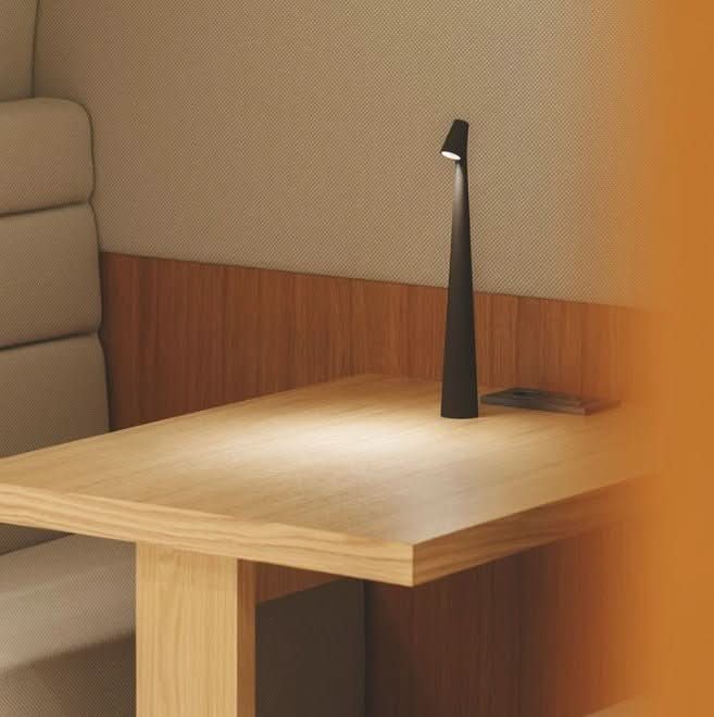 Genopladelig bærbar LED-bordlampe