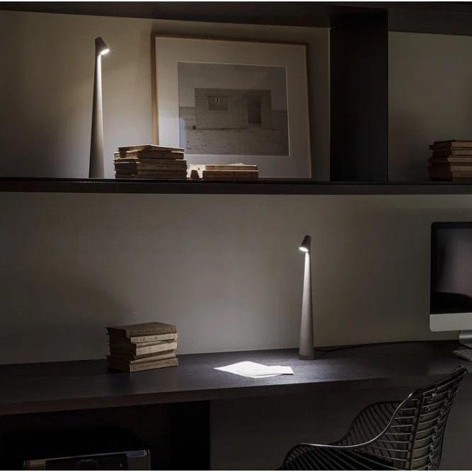 Trådløs LED Bordlampe – Stilrent Design & Fleksibel Belysning