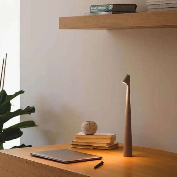 Genopladelig bærbar LED-bordlampe