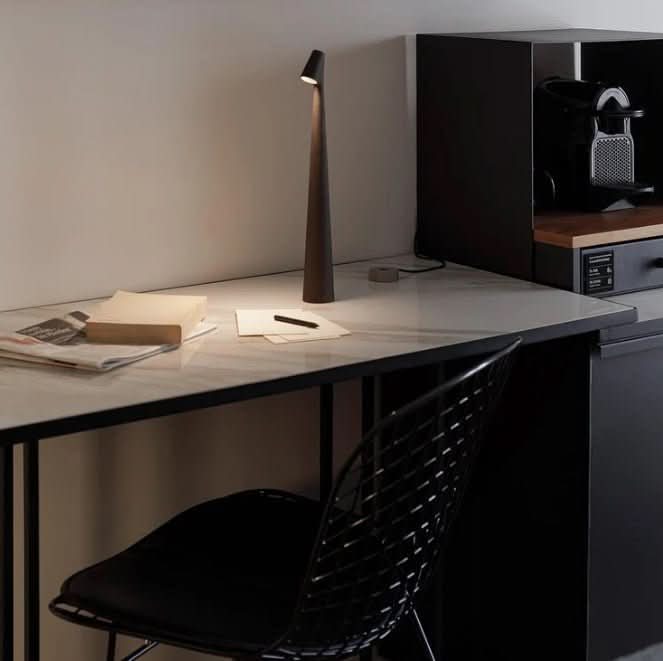 Genopladelig bærbar LED-bordlampe