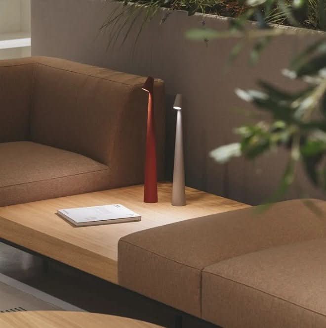 Genopladelig bærbar LED-bordlampe
