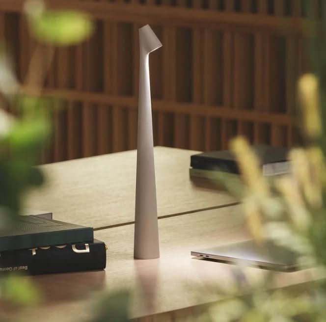 Genopladelig bærbar LED-bordlampe