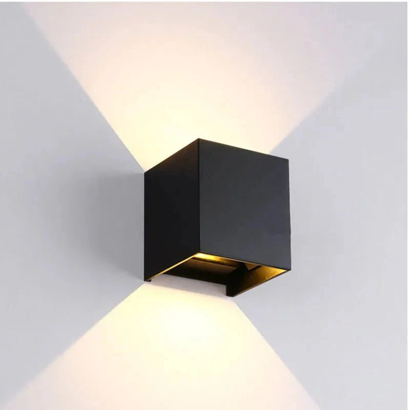 Moderne Væglampe med Blødt Lys og Elegant Design