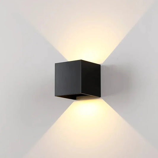 Moderne Væglampe med Blødt Lys og Elegant Design