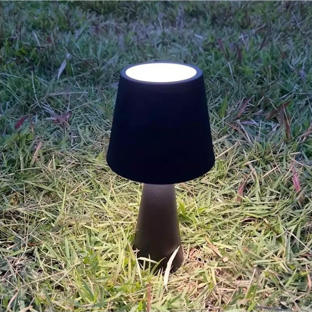 Elegant, trådløs bordlampe med justerbart LED-lys