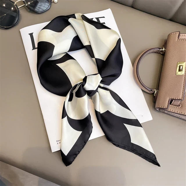 Silk Halstørklæde med Striber | Elegant og Luksuriøs
