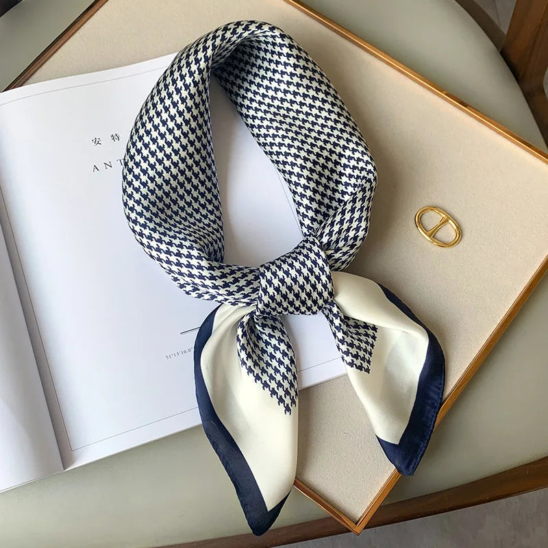 Silk Halstørklæde med Striber | Elegant og Luksuriøs