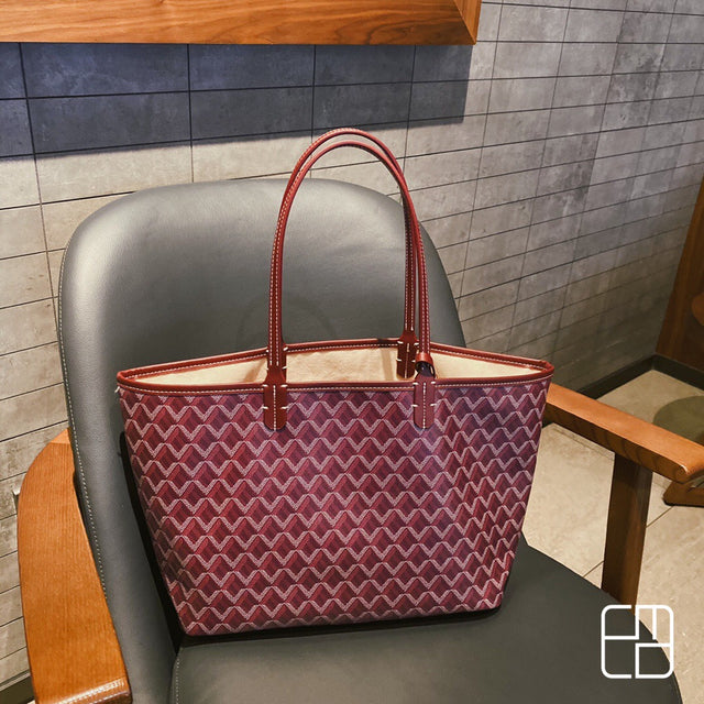 Stilren Shopper Väska | Elegant och Rymlig | Mörkröd