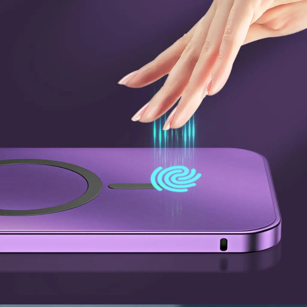 Slank beskyttelse til iPhone med magnetisk metalcover