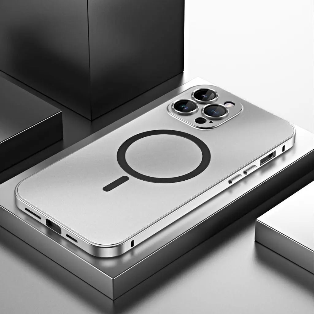 Slank beskyttelse til iPhone med magnetisk metalcover