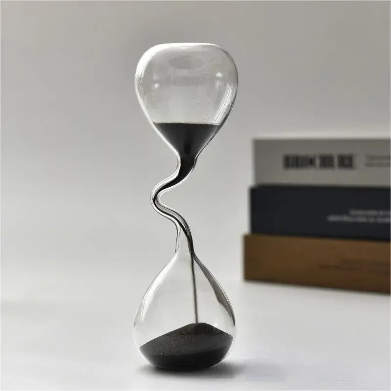 Stilrent timglas: Svart elegans och lugnande design