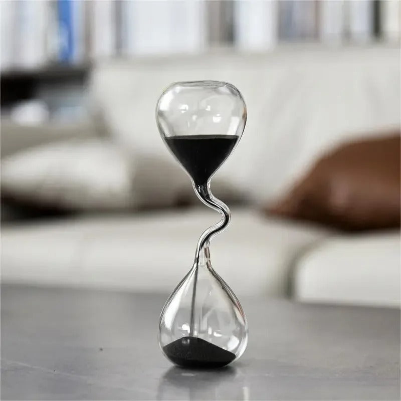 Stilrent timglas: Svart elegans och lugnande design