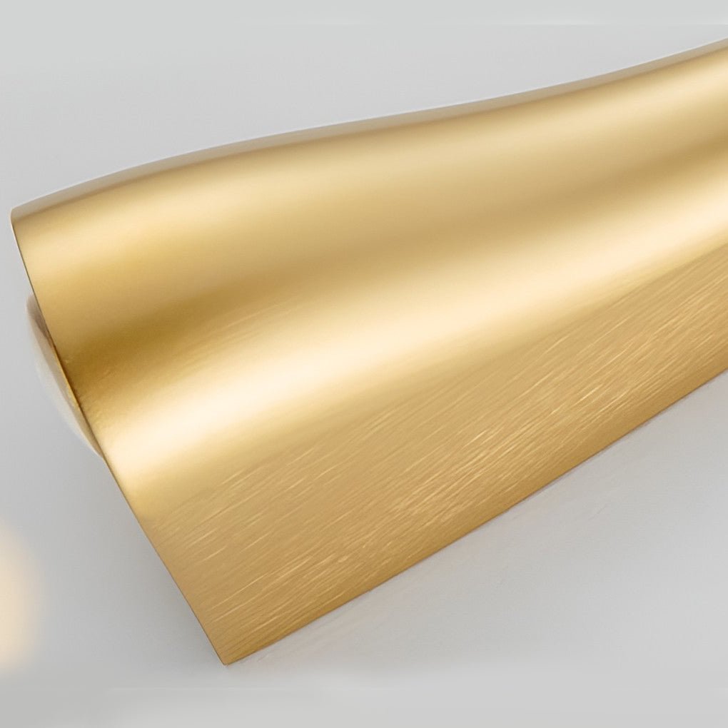 Eksklusiv LED-væglampe med elegant metalfinish