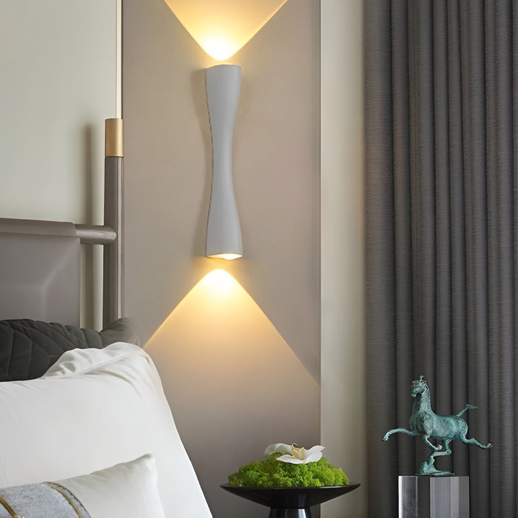 Eksklusiv LED-væglampe med elegant metalfinish