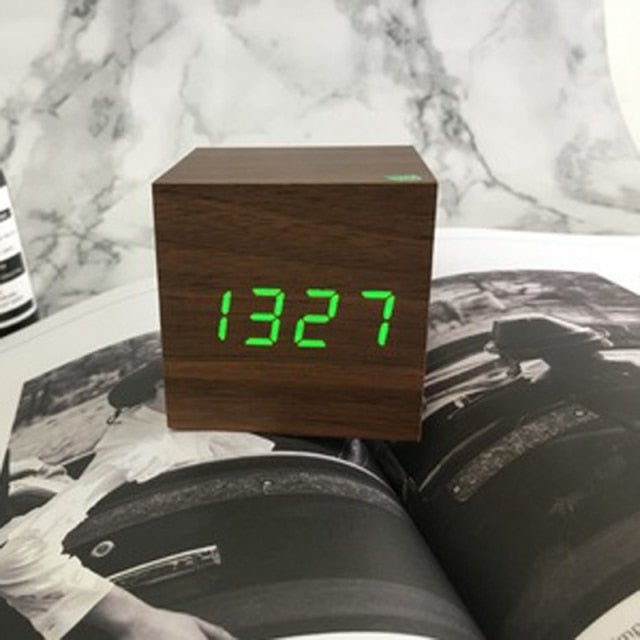 Smart LED-väckarklocka med röstaktivering