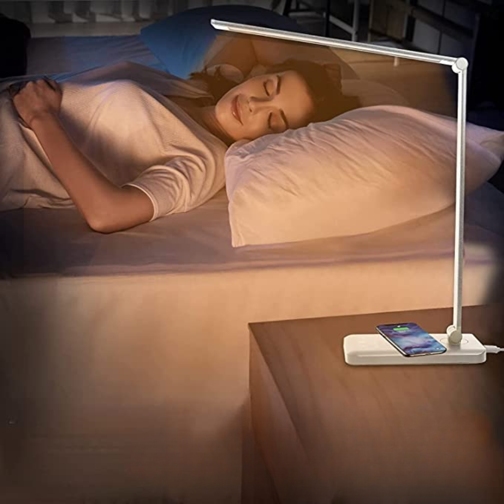Justerbar LED Skrivebordslampe med USB & Øjenvenligt Lys