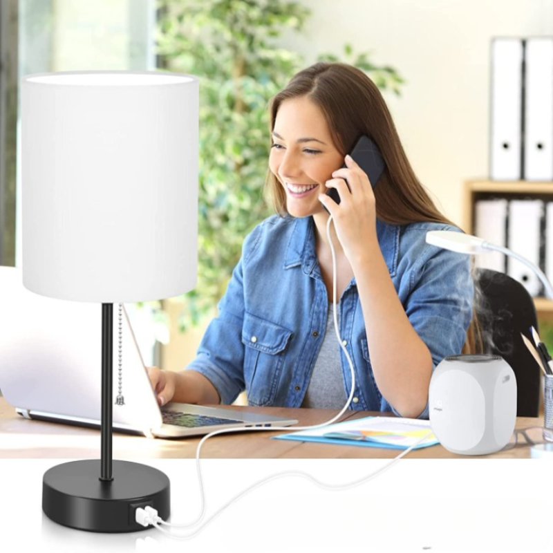 Moderne Natlamper med USB og AC - Stilfuld Opladning