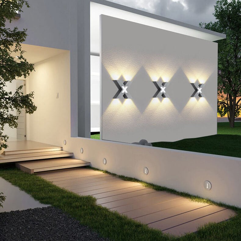 Energieeffektiv X-Form LED Udendørslampe - Stilfuld & Holdbar
