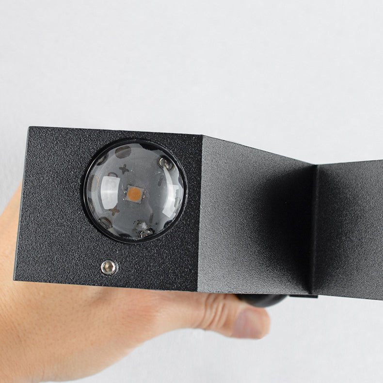Energieeffektiv X-Form LED Udendørslampe - Stilfuld & Holdbar