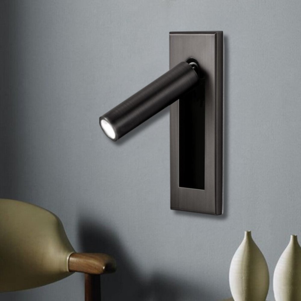 Elegant vägglampa med dimbart ljus och dold strömbrytare