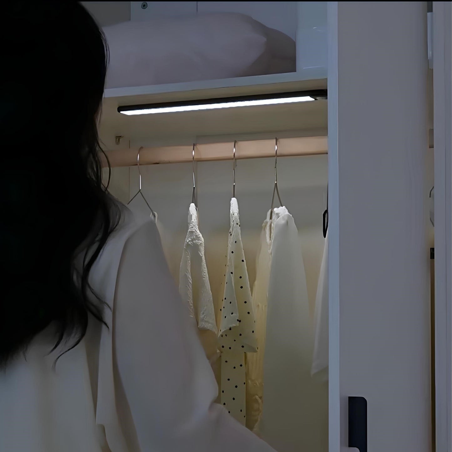 Trådløs LED Lys med Bevægelsessensor til Skabe & Gange