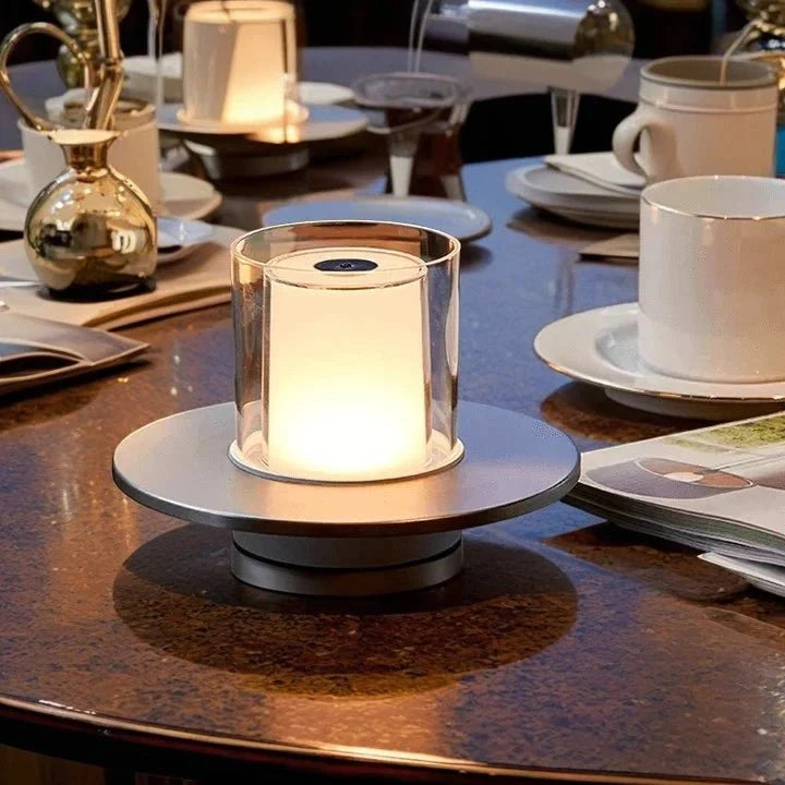 Elegant LED Bordlampe med Justerbart Lys til Enhver Anledning