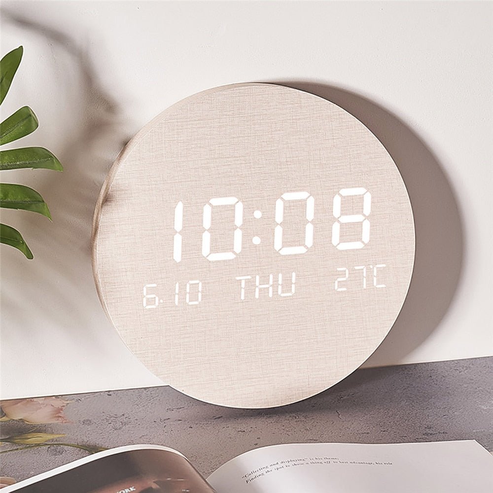 Vægur med Digitalt Display – Skandinavisk Minimalistisk Design