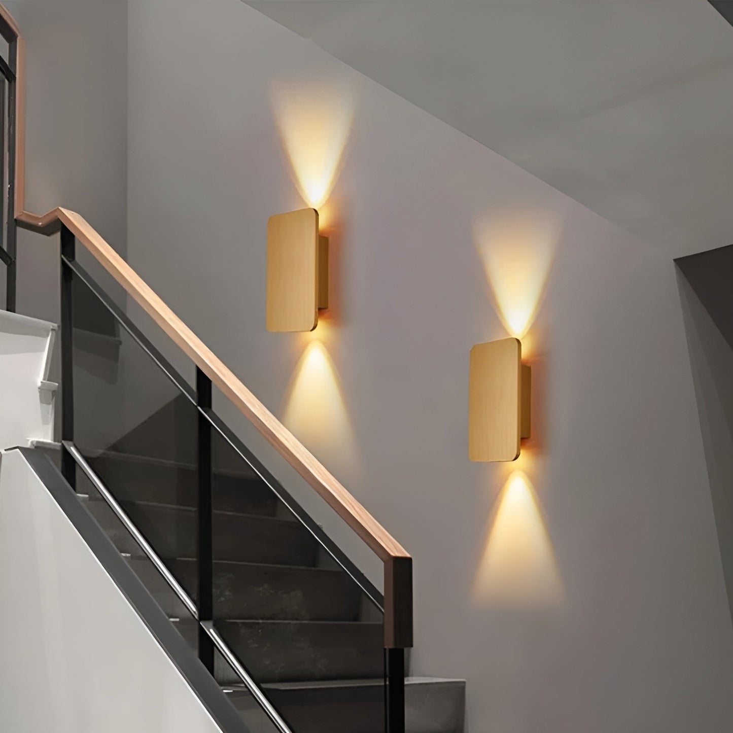 Stilren LED-trappebelysning – Energi- og pladsbesparende