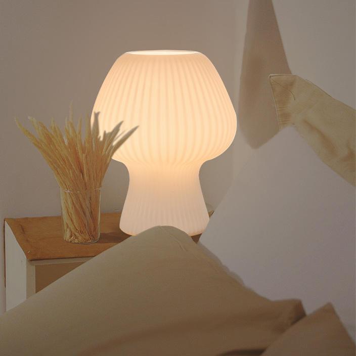 Vintage Bordlampe med Hyggebelysning og Klassisk Design