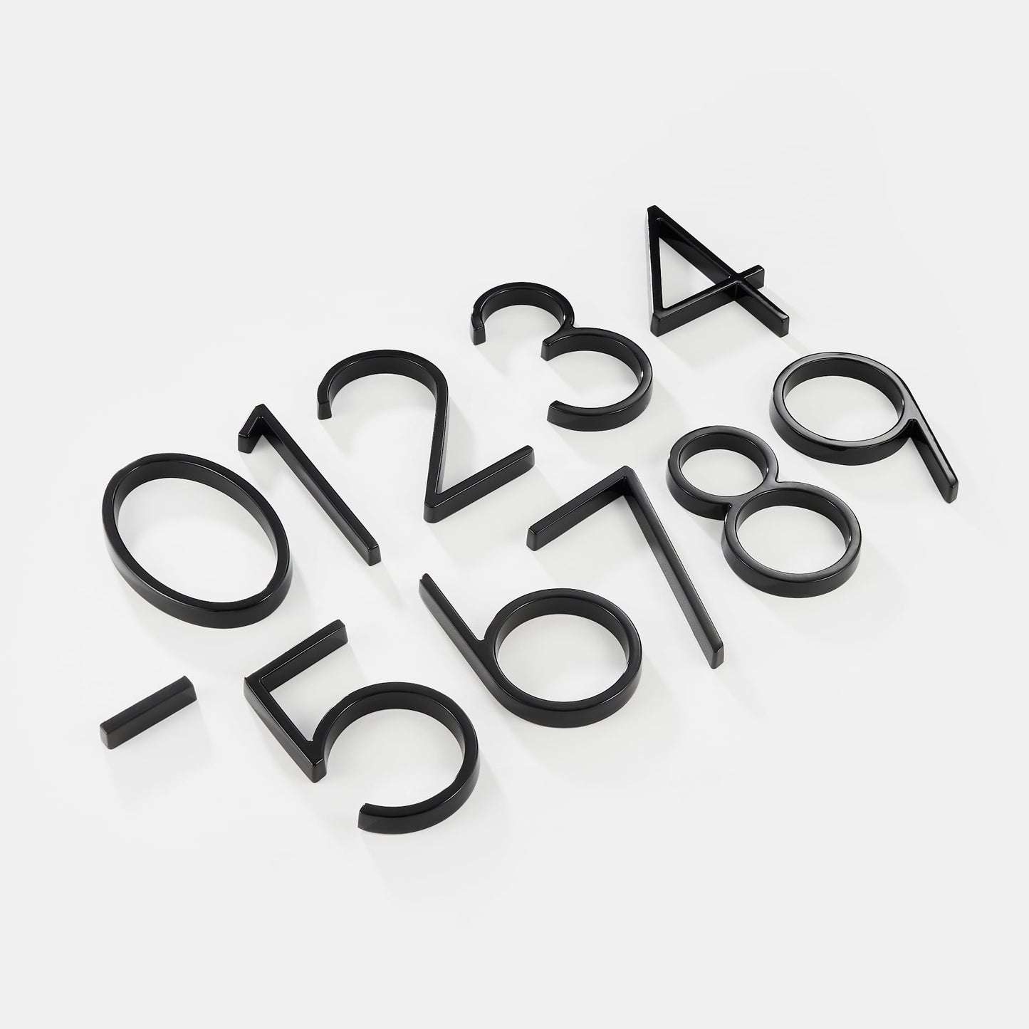 Moderne Sorte Husnumre i Flydende Design for Tydelig Synlighed