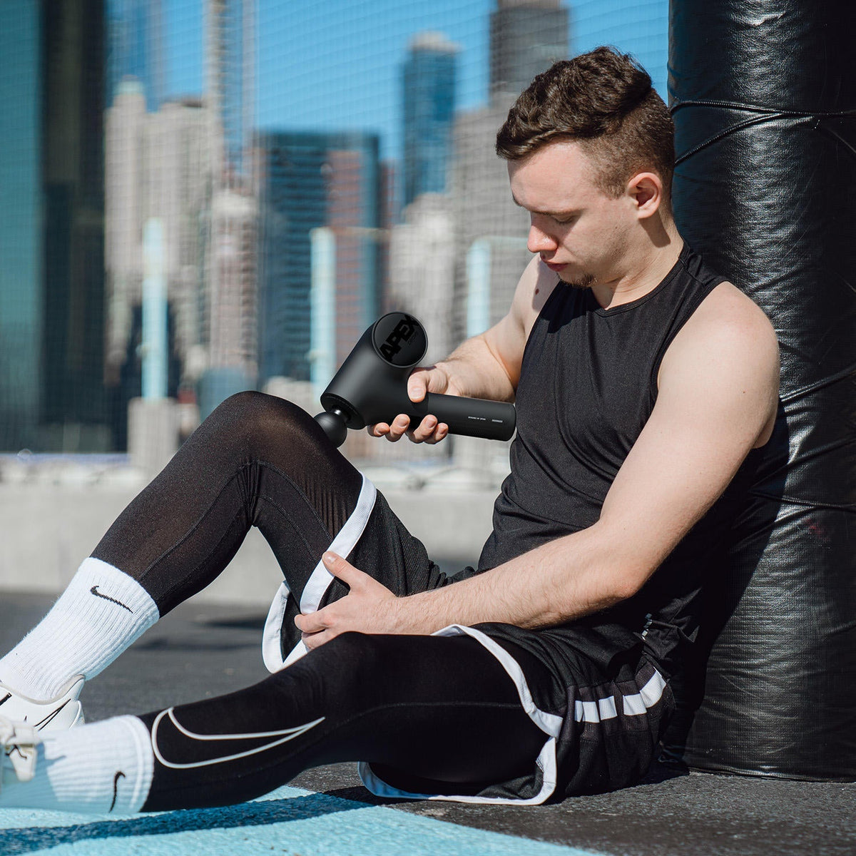 Muskelmassager til sport og fitness | Håndholdt massagepistol med 45°-greb og 14,5 mm amplitude