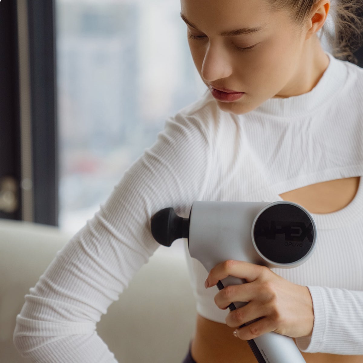 Muskelmassager til sport og fitness | Håndholdt massagepistol med 45°-greb og 14,5 mm amplitude