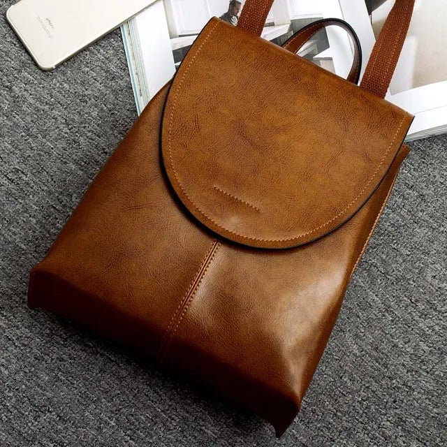 Elegant damryggsäck i läder med justerbara remmar och rymlig design