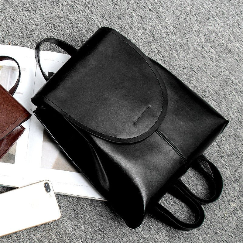 Elegant damryggsäck i läder med justerbara remmar och rymlig design