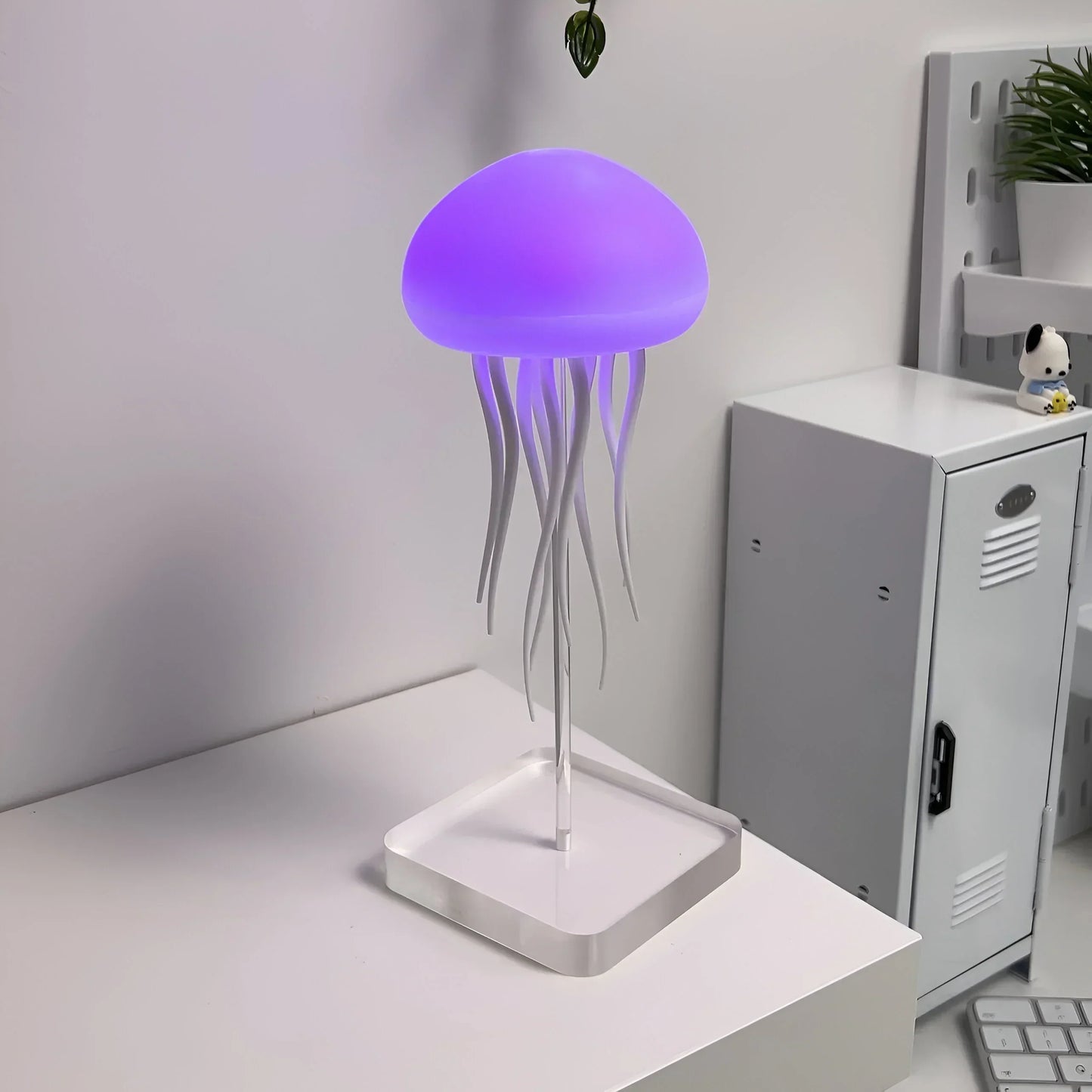 Lugnande LED-lampa med verklighetstrogna maneter för ditt hem