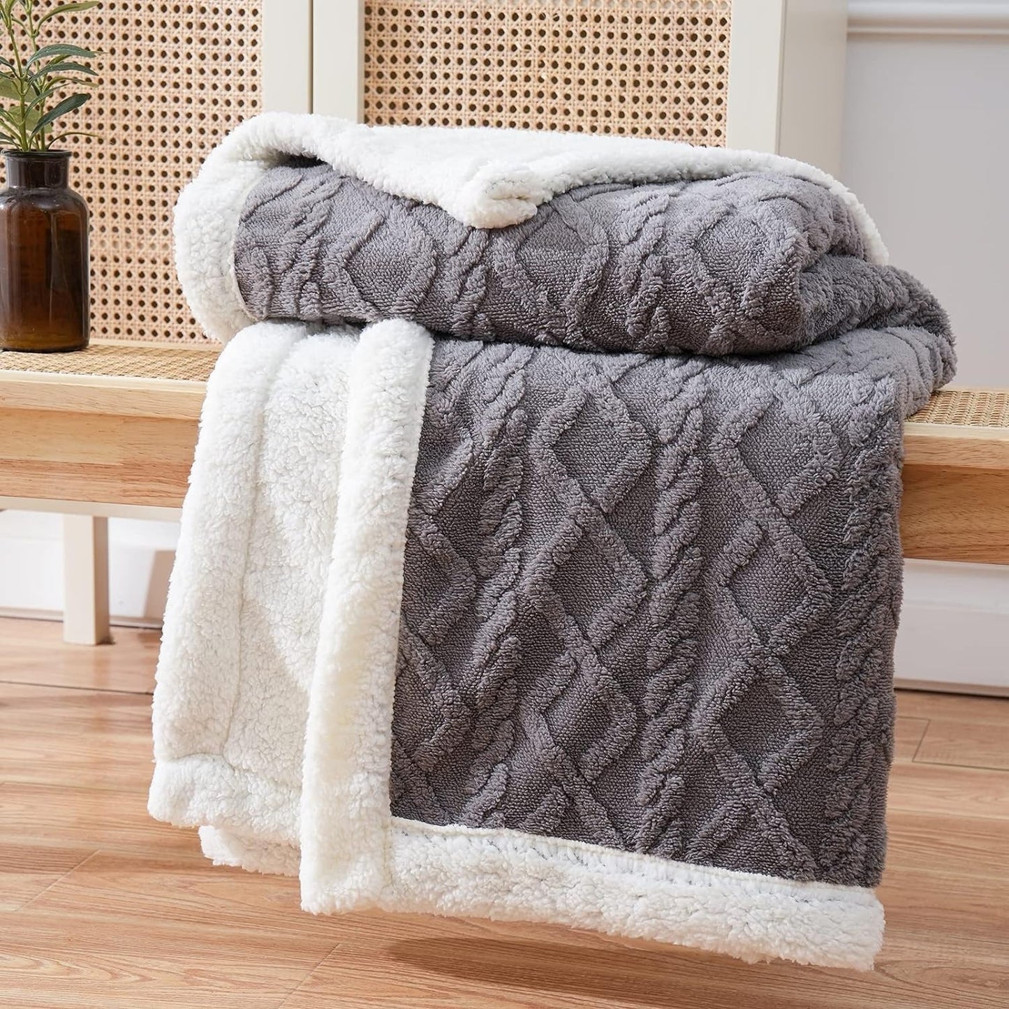 Vendbar Fleece Tæppe: Blød Komfort & Stilfuld Elegance