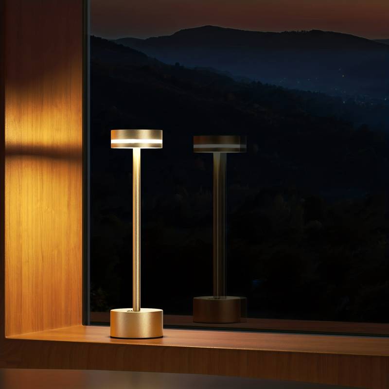 Elegant LED-bordslampa i guldaluminium med touchkontroll