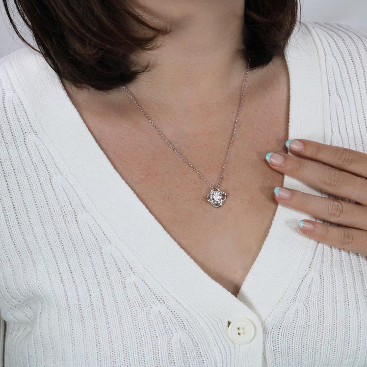Halsband i vitt guld med äkta ros - Till min kärlek