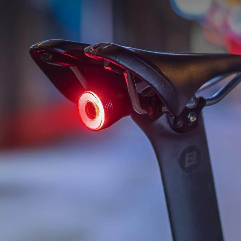 Smart cykelbakljus med bromssensor