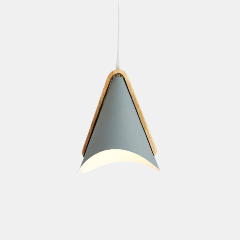 Elegant LED-træpendel: Skab atmosfære med stilfuldt design