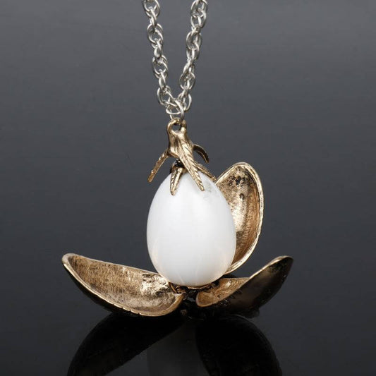 Halsband med elddrakeägg